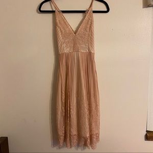 Blush pink lace midi dress🌸